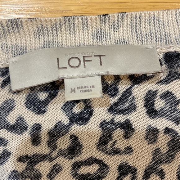 Loft leopard print fine gage knit sweater light weight - Picture 2 of 3